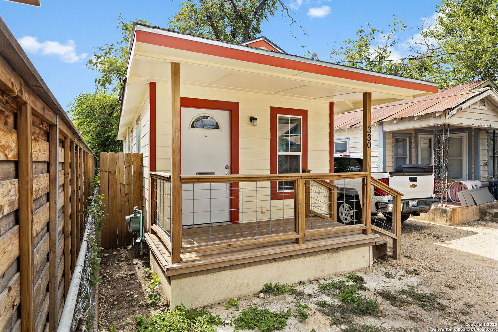 Property Photo: 330 Gem TX 78204