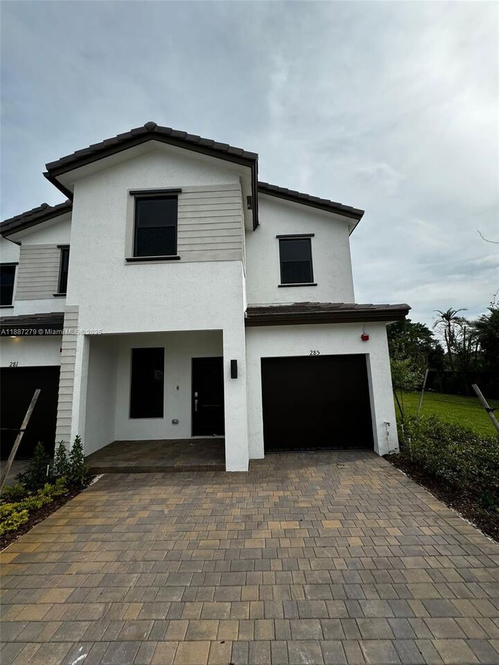 Property Photo: 285 SW 159th Ln FL 33027