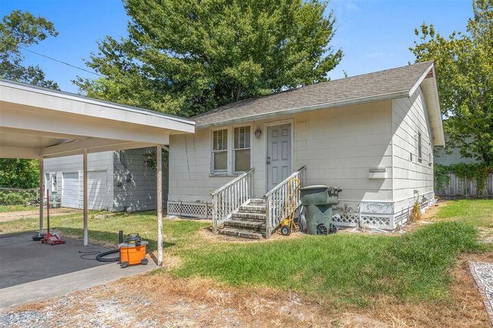 Property Photo: 1901 & 1901 1/2 Ethel Street LA 70601