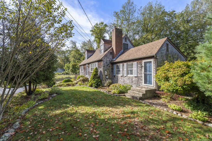 Property Photo:  1064 North Road  CT 06340 