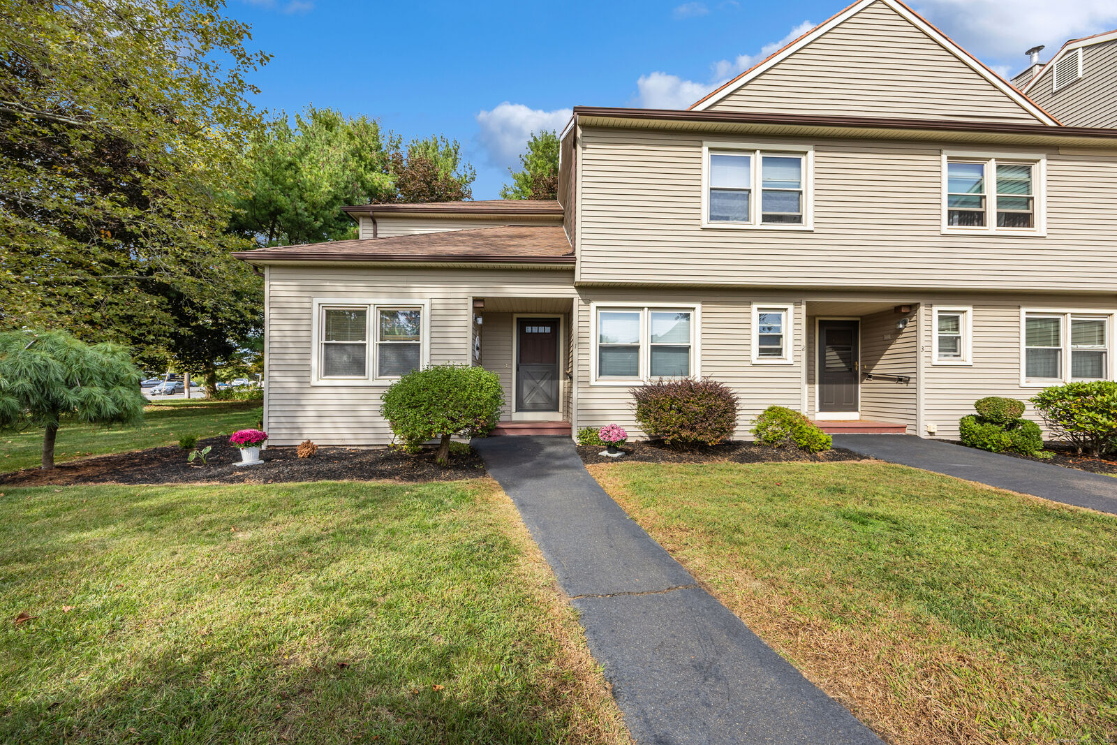 Property Photo:  385 Coe Avenue Apt 1  CT 06512 
