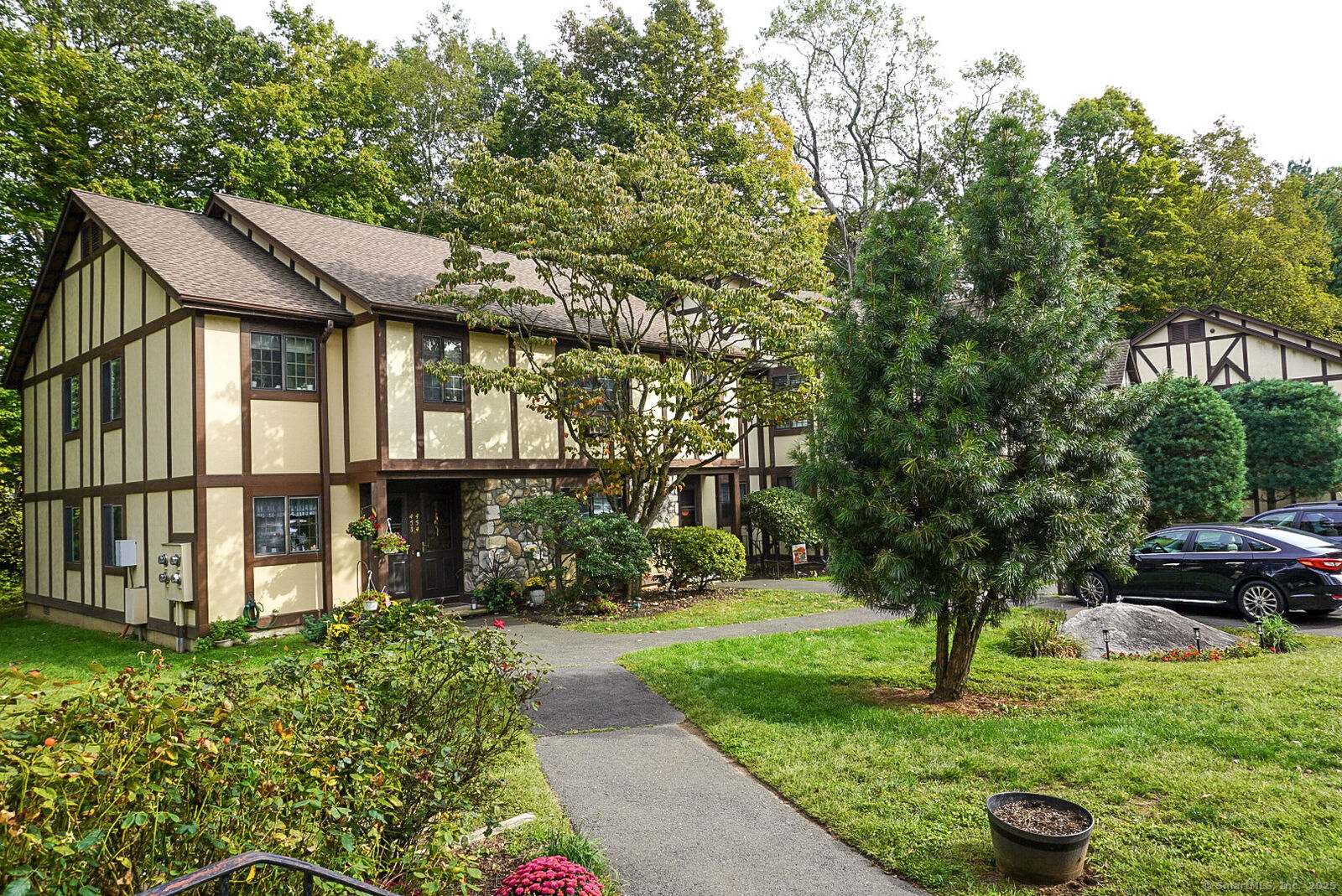 Property Photo:  450 Swanson Crescent 450  CT 06461 