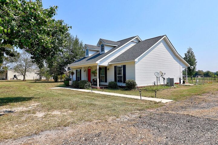 Property Photo:  1014 Jeulia Saunders Road  AL 36375 