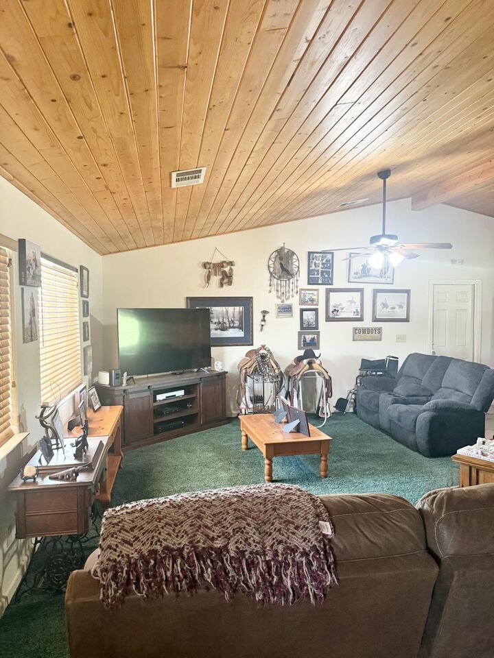 Property Photo:  15434 Ave 330  CA 93235