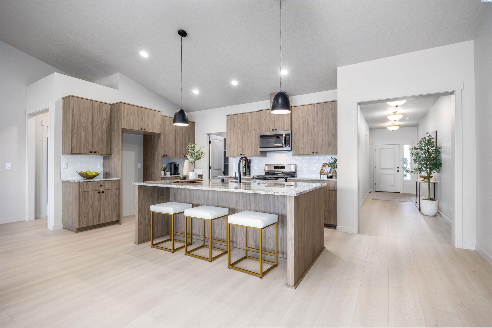Property Photo: 3610 Morningside Parkway WA 99352