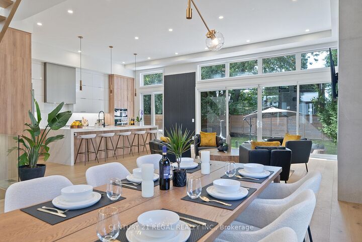 Photo de la propriété:  84 Bexhill Avenue  ON M1L 3C1 