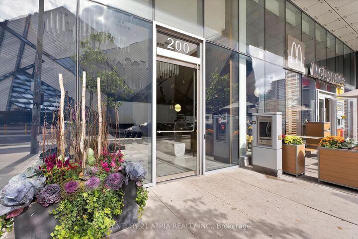 Property Photo:  200 Bloor Street W 3002  ON M5S 1T8 