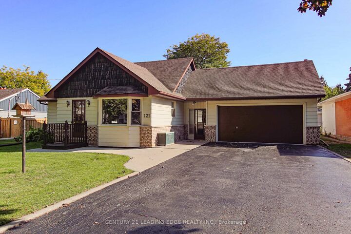 Property Photo:  121 Northview Avenue  ON L1N 2G8 