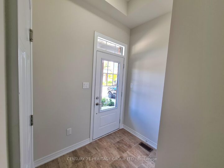 Property Photo:  6 Snowberry Lane  ON L8K 0A4 