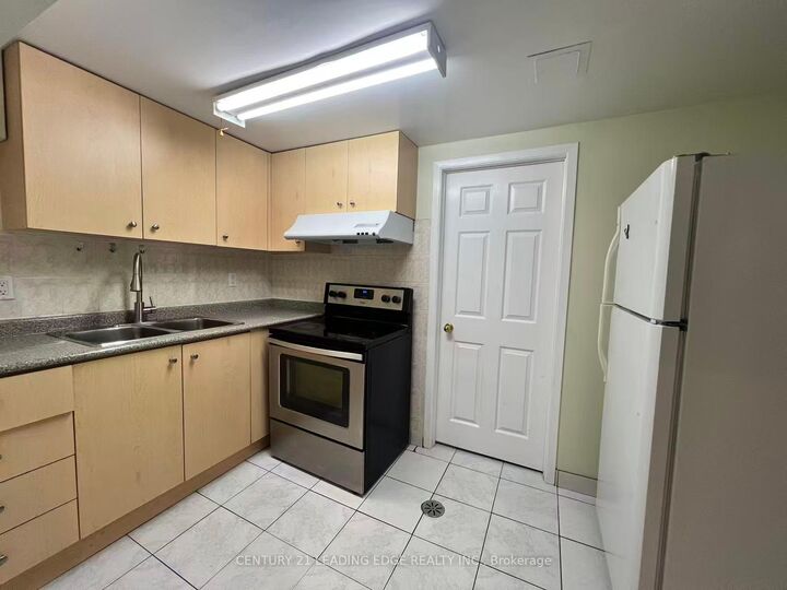 Property Photo:  49 Chartland Boulevard S Bsmt  ON M1S 2R5 