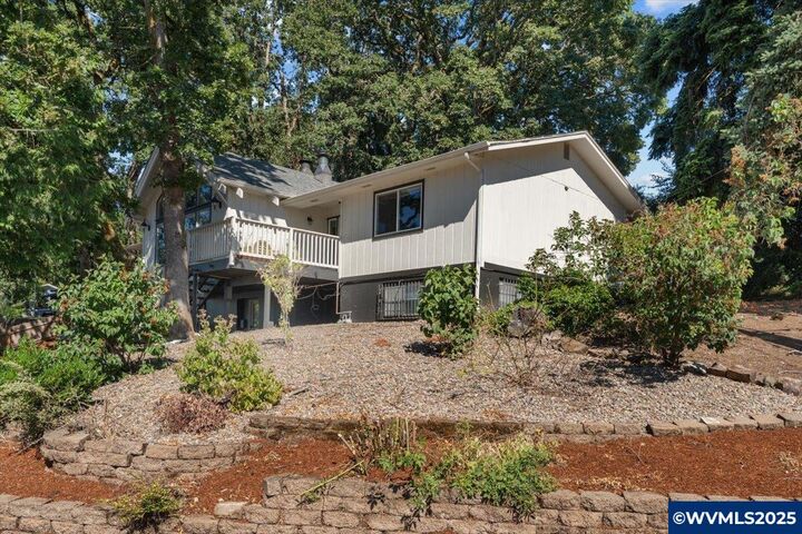 Property Photo: 1408 Greenwood Dr OR 97303