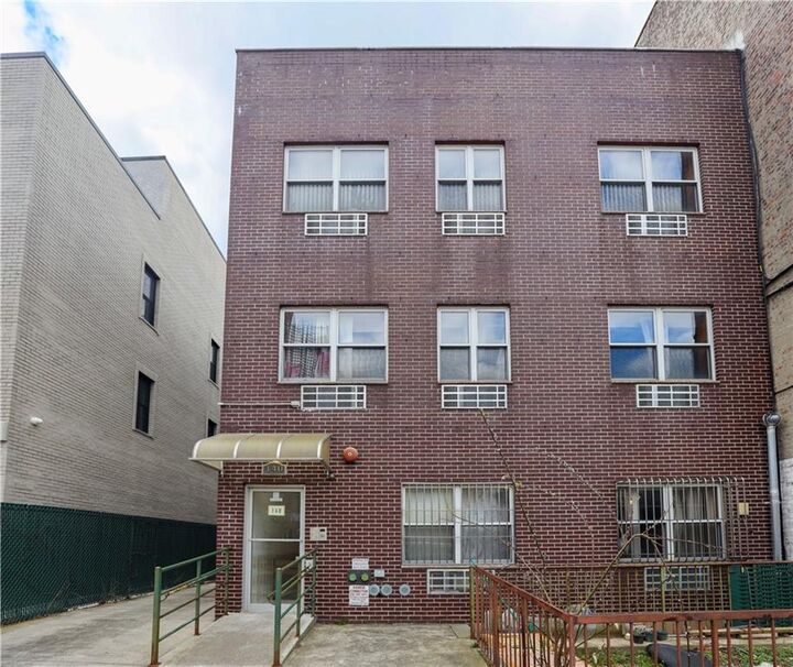 Property Photo:  140 Avenue O 2R  NY 11204 