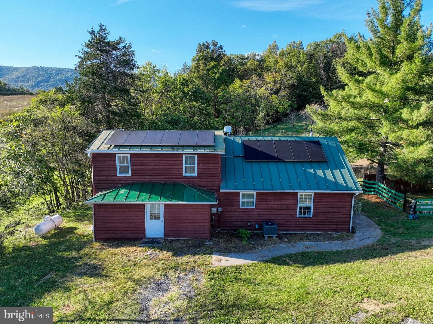 Property Photo: 100 Wolfs Lane VA 22652