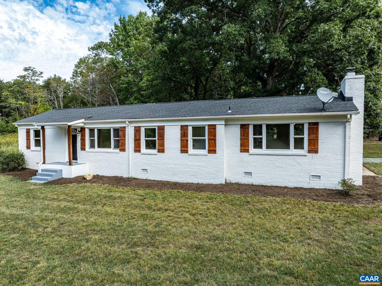 Property Photo: 19 Harlow Town Rd VA 23093