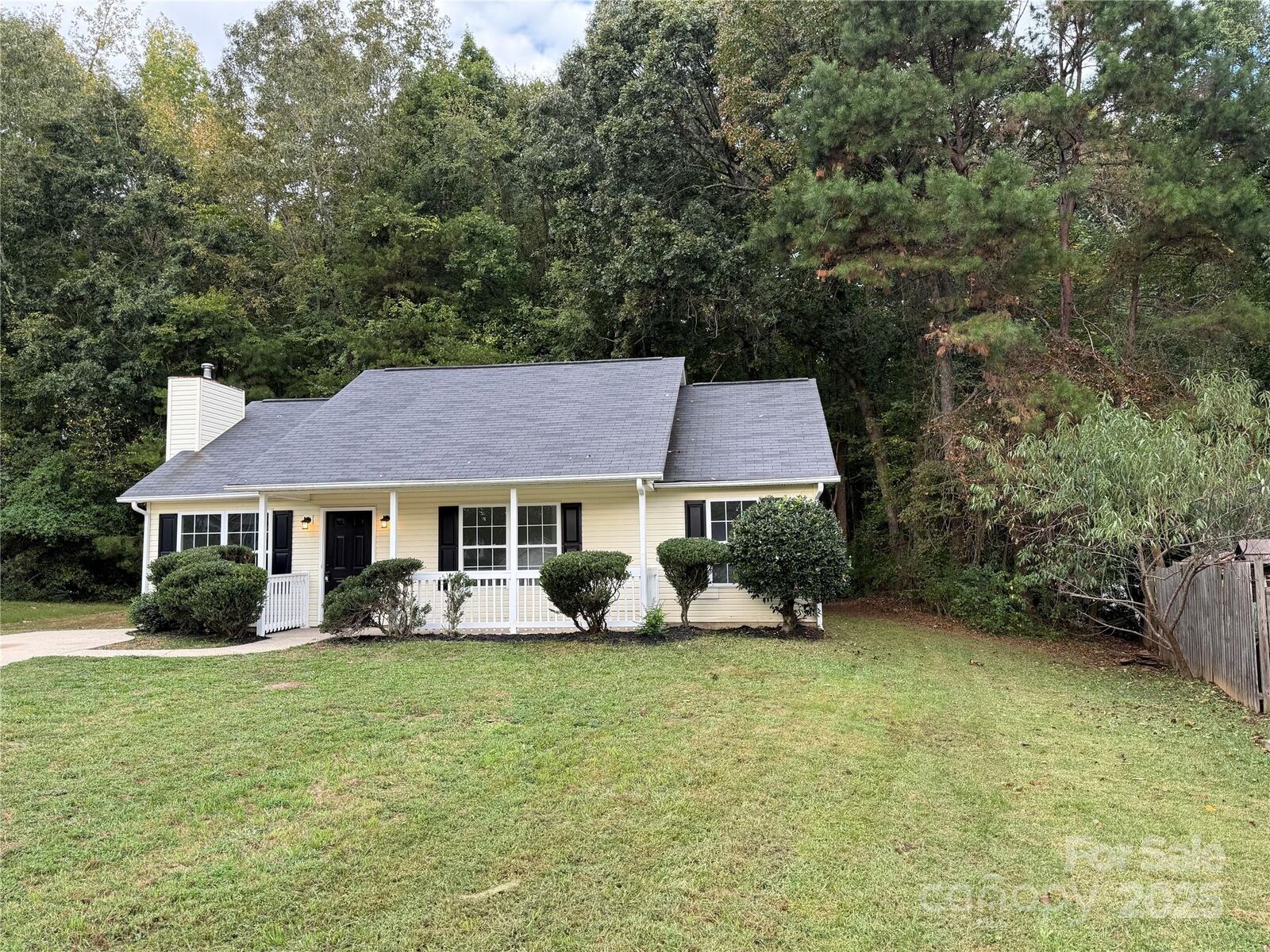 Property Photo:  3403 Fernstone Circle  NC 28227 