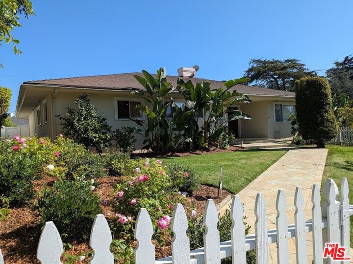 Property Photo:  702 Adelaide Pl  CA 90402 