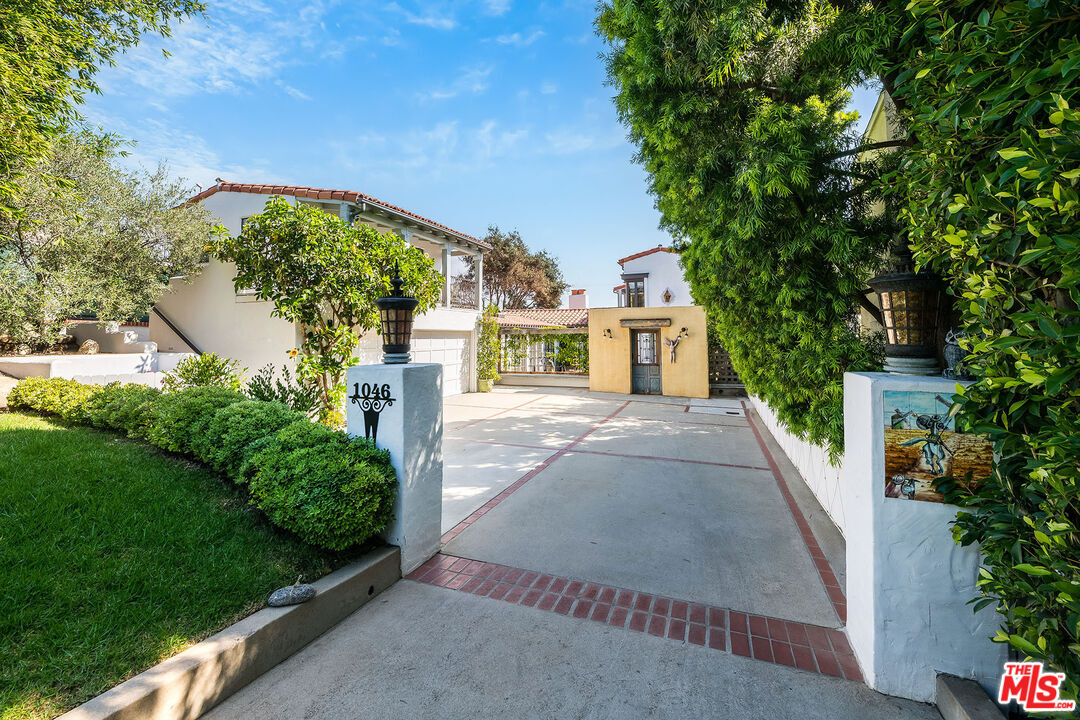 Property Photo:  1046 Chautauqua Blvd  CA 90272 