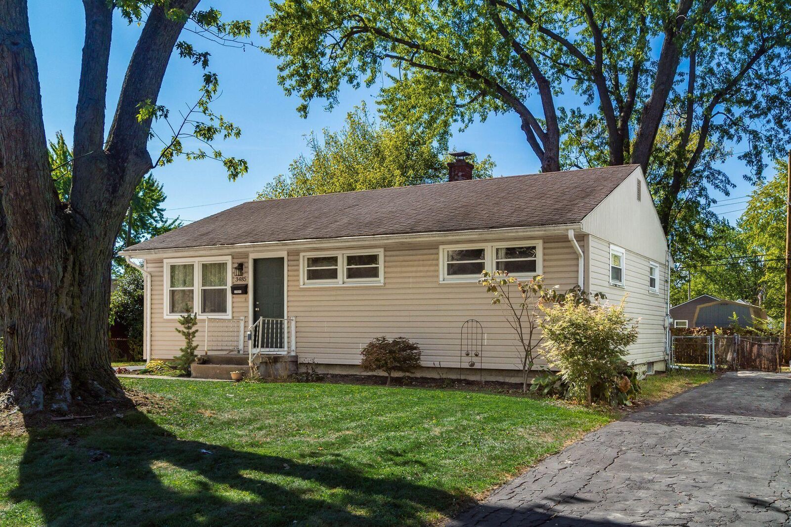 Property Photo:  3485 Hiawatha Street  OH 43224 