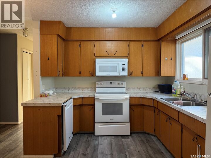Property Photo: 806 Centre Street SK S9X 1G3