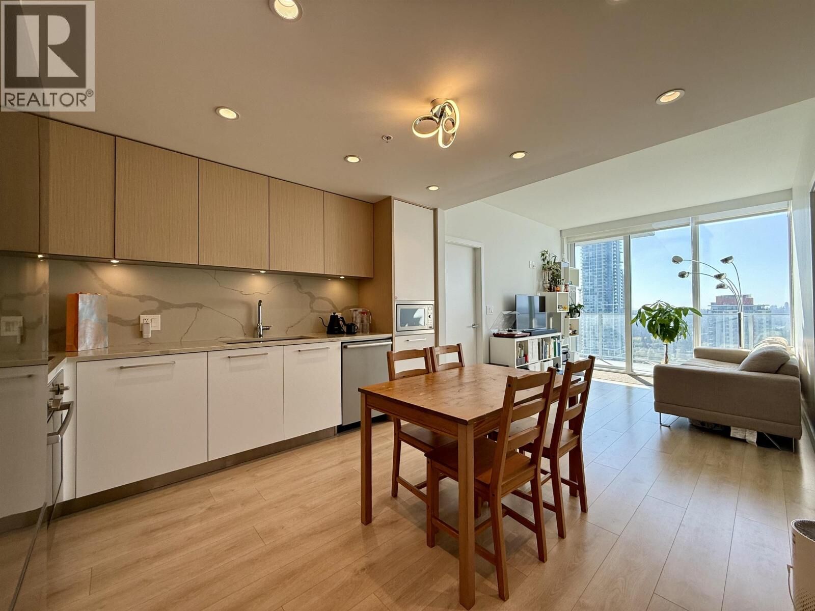 Photo de la propriété:  567 Clarke Road 2101  BC V3J 0K7 