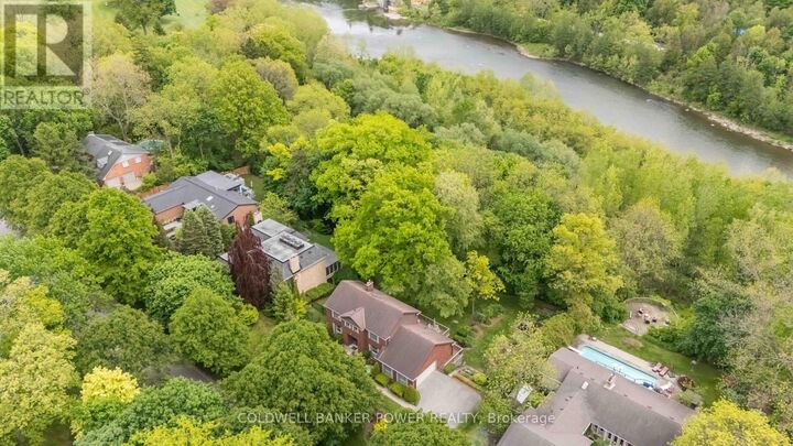 Photo de la propriété: 41 Hampton Crescent ON N6H 2N7