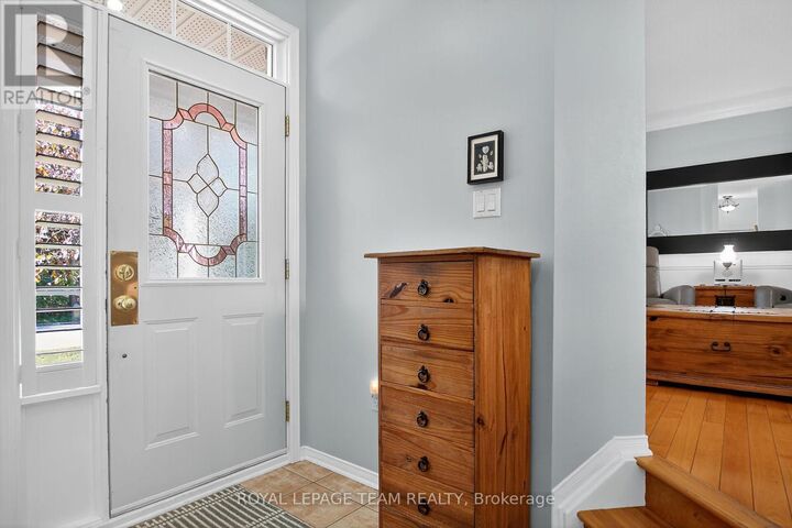 Property Photo:  20 Vistapointe Drive  ON K2G 6N3 