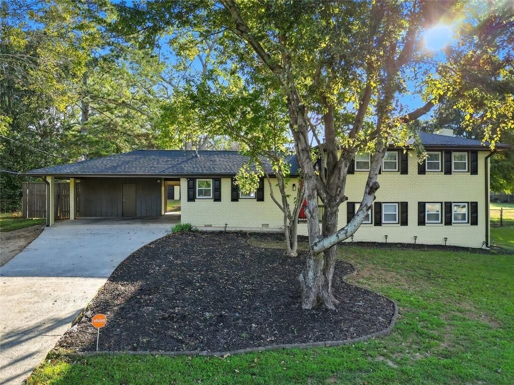 Property Photo:  399 W Sandtown Road SW  GA 30064 