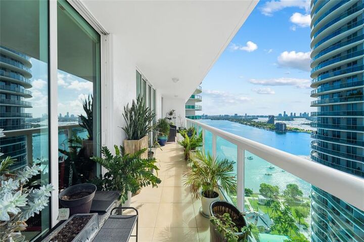 Property Photo:  1800 N Bayshore Dr 2914  FL 33132 