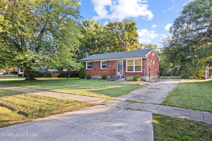 Property Photo: 11103 Lansford Dr KY 40272