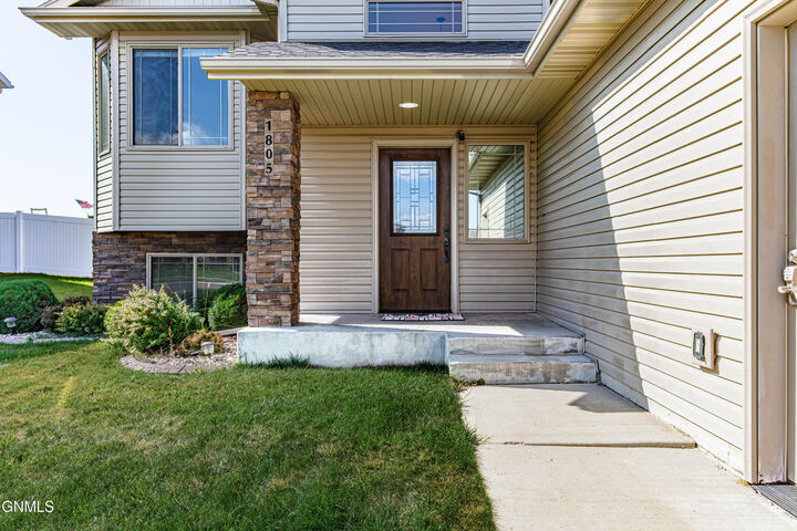 Property Photo: 1805 Canyon Road SW ND 58554