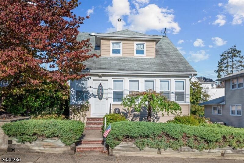 Property Photo:  27 Washington Pl  NJ 07512 