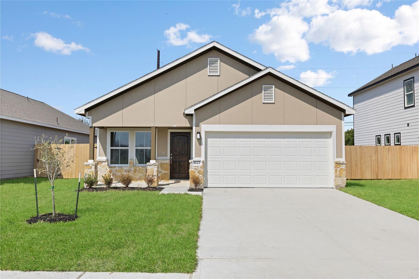 Property Photo: 1127 Santee Court TX 77583