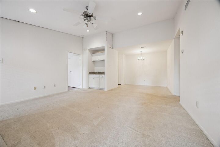 Property Photo: 2125 Augusta Drive 74 TX 77057