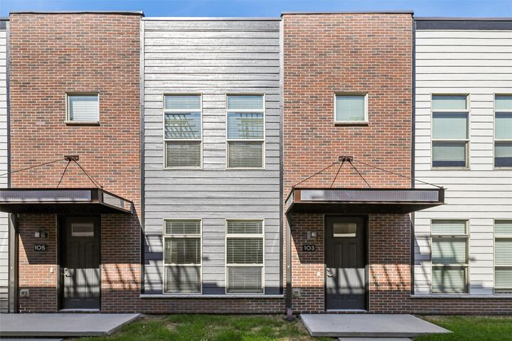 Property Photo:  307 SW 7th Street 103  IA 50309