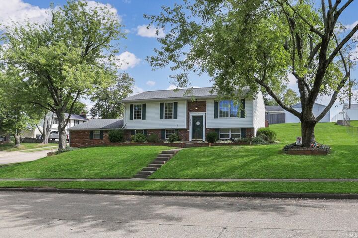 Property Photo:  6013 Whitethorne Drive  IN 47710 