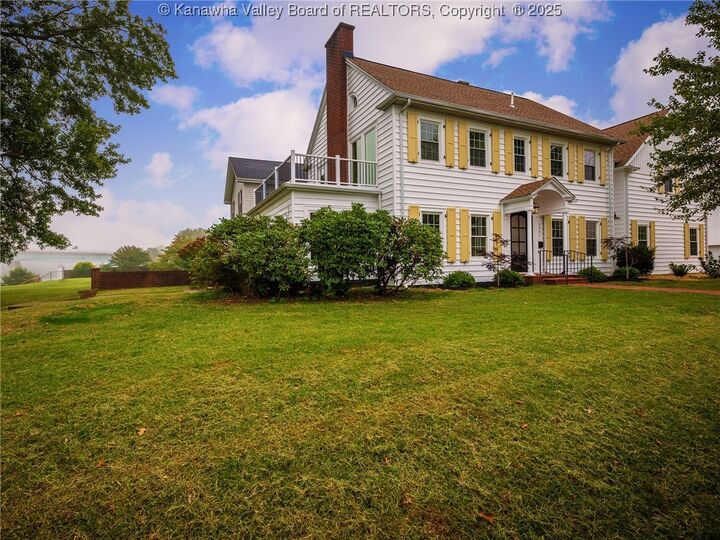 Property Photo:  3301 Kanawha Avenue SE  WV 25304
