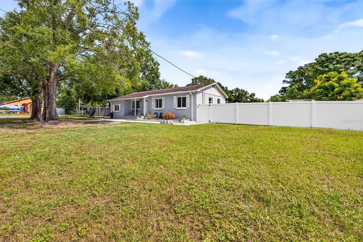 Property Photo: 10111 N 17th Street FL 33612