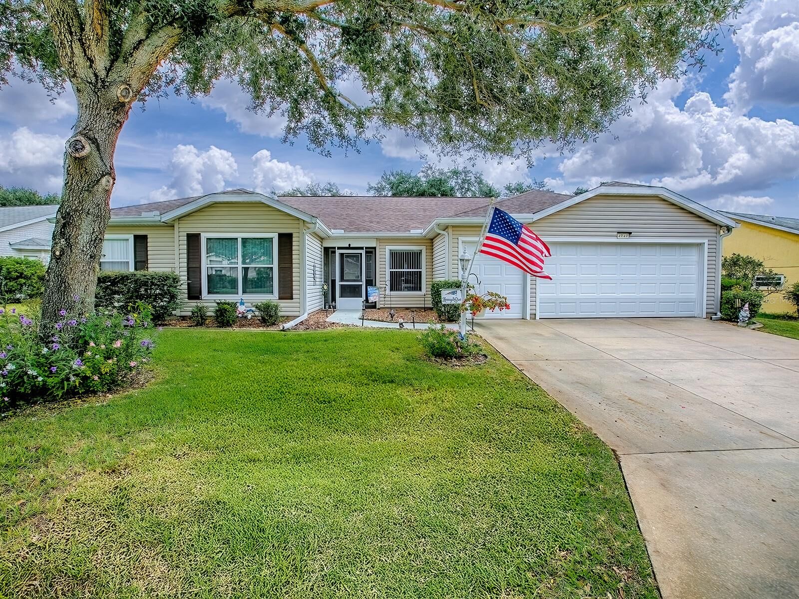Property Photo: 4949 Sawgrass Lake Circle FL 34748