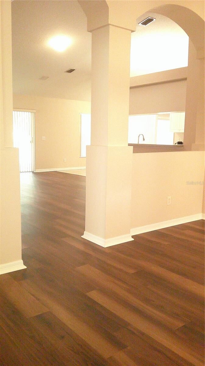 Property Photo:  9724 Mary Robin Drive  FL 33569 