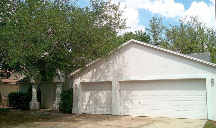 Property Photo:  9724 Mary Robin Drive  FL 33569 