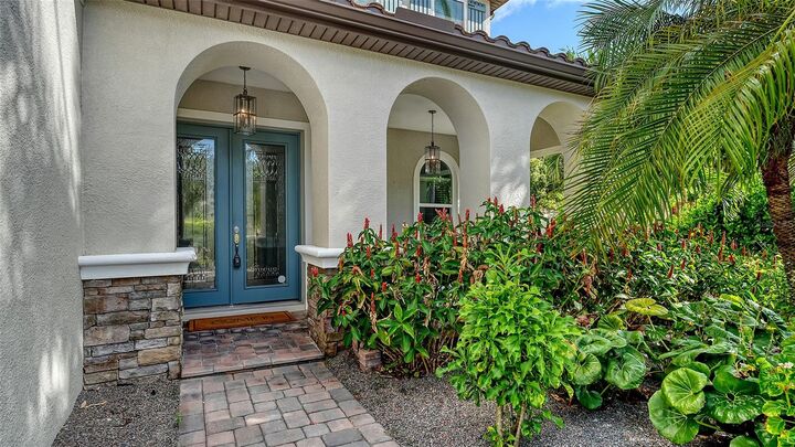 Property Photo:  1719 Kenilworth Street  FL 34231 