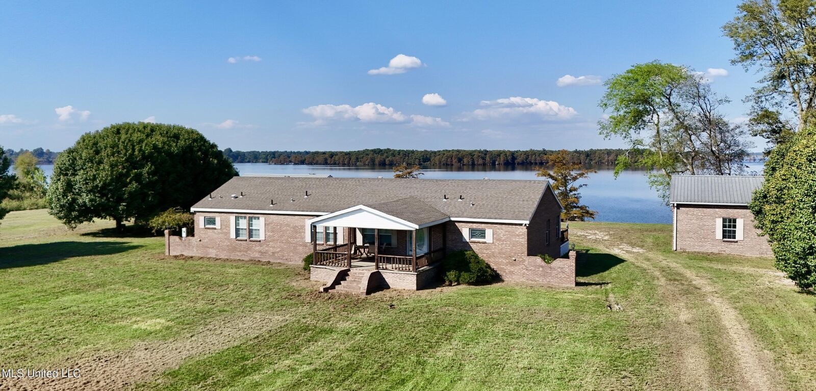 Property Photo: 2138 Eagle Lake Shore Road MS 39183