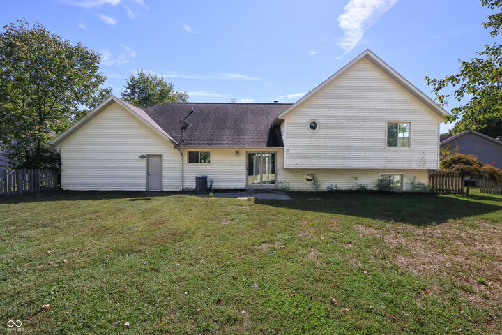 470 Oakbrook Drive  Columbus IN 47201 photo