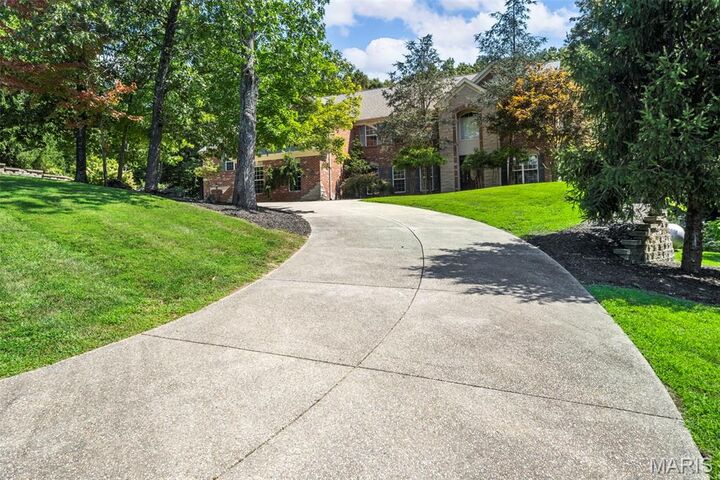 Property Photo: 18498 Hollow Hills Drive MO 63069