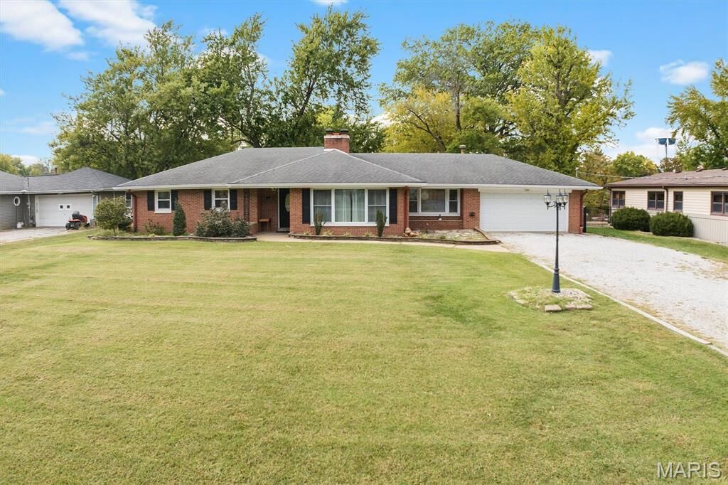 Property Photo:  18 Lake Drive  IL 62294
