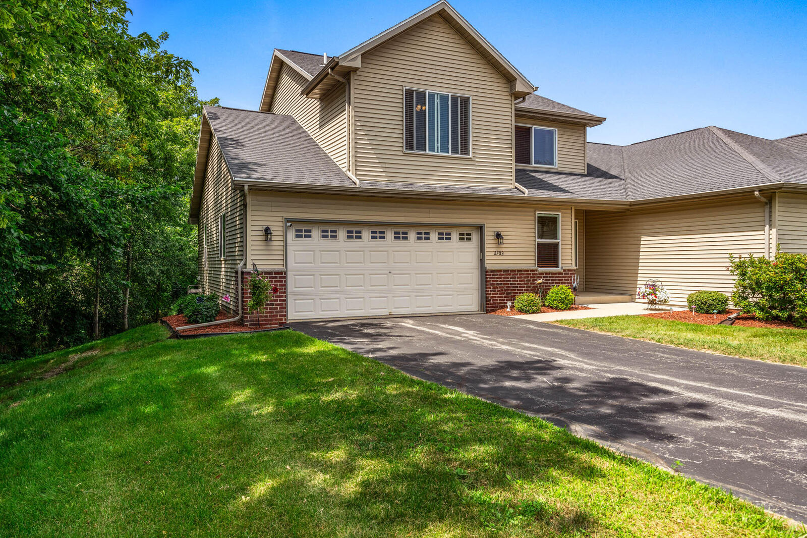 Property Photo: 2703 E Somers Ct WI 53110