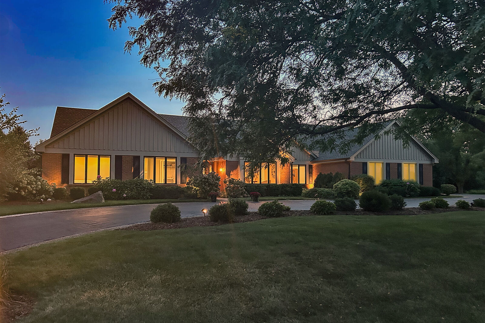 Property Photo:  2022 Abbotsford Drive  IL 60010 