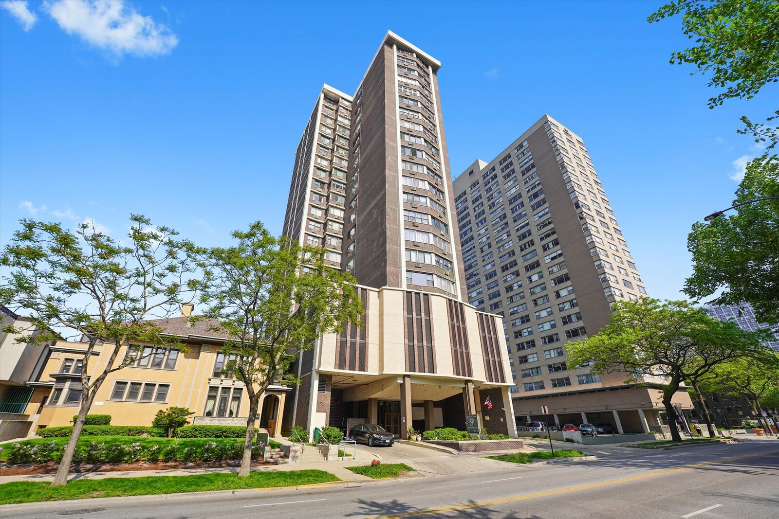 Property Photo:  6325 N Sheridan Road 802  IL 60660 