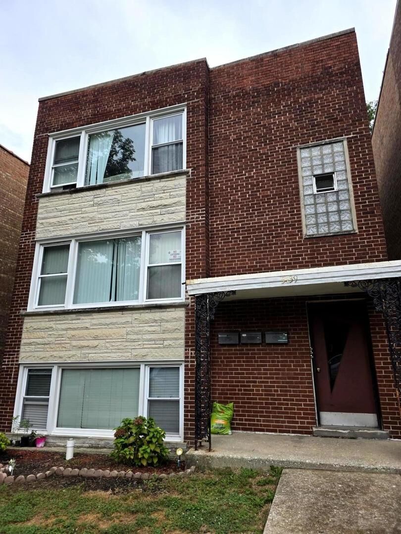 Property Photo: 5439 N Artesian Avenue IL 60625