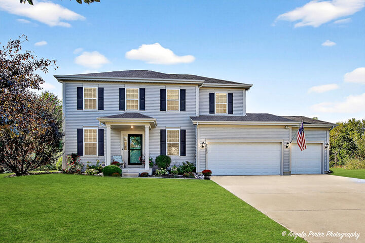 Property Photo:  2085 Walnut Glen Boulevard  IL 60042 